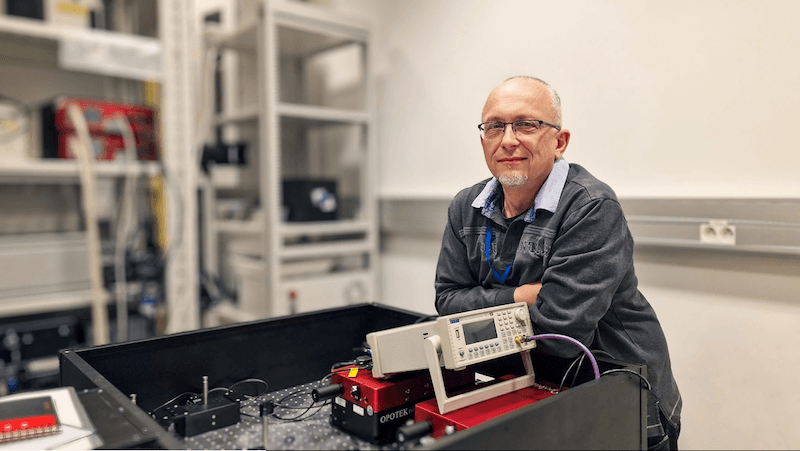 A material has been developed that responds to force by changing color.