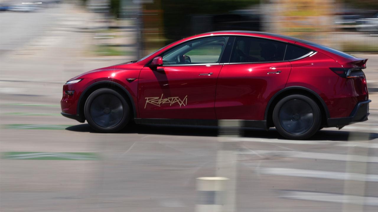 Reseña de la comunidad: Usuario de wO sobre el lanzamiento del Tesla Robotaxi: "El Yolotaxis no explotó. ¡Qué suerte!"