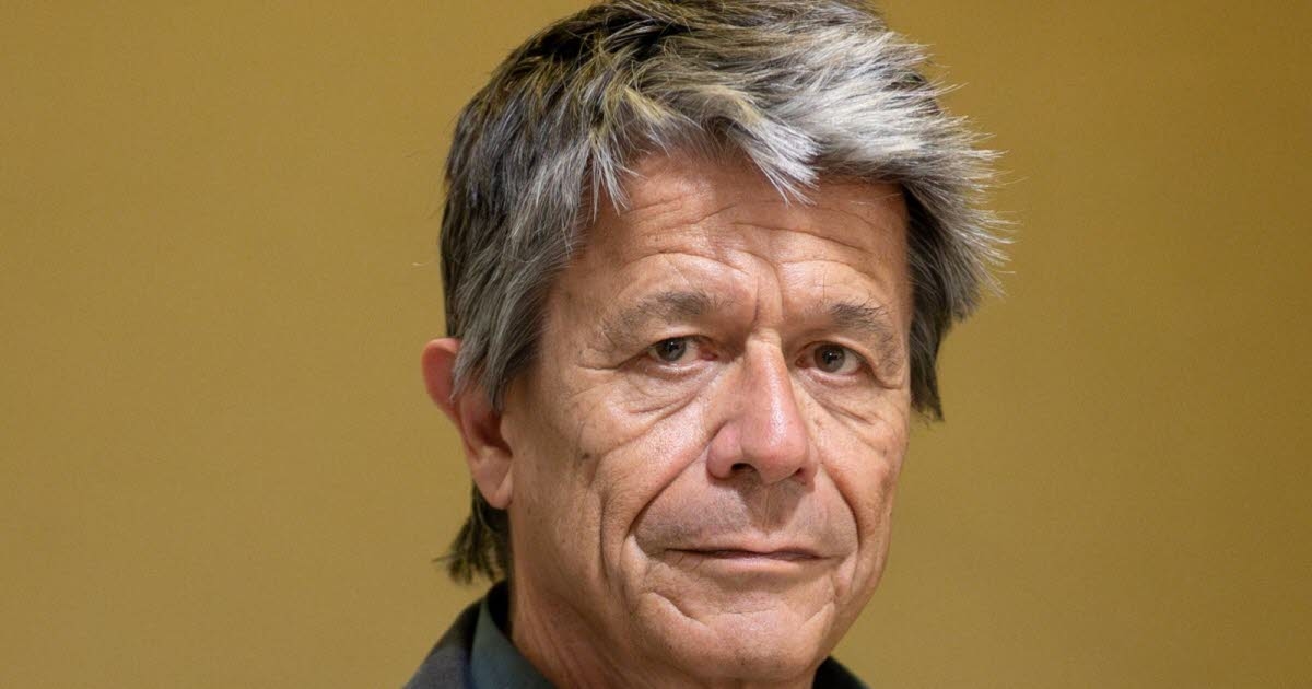 Kitaplar. Emmanuel Carrère'nin "Kolhoze" adlı kitabı: Yeni eğitim-öğretim yılının edebi fenomeni bu perşembe günü raflarda.