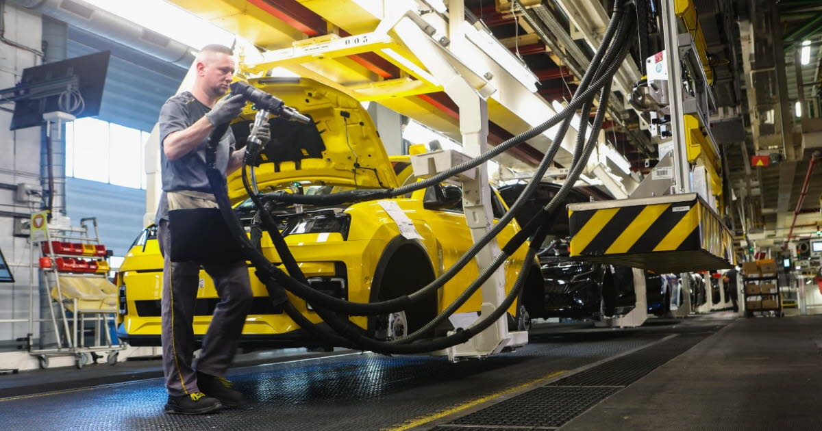 Automóvil. "Sería desastroso abandonar el objetivo de 2035": ¿Se pospone el fin de los coches de combustión?