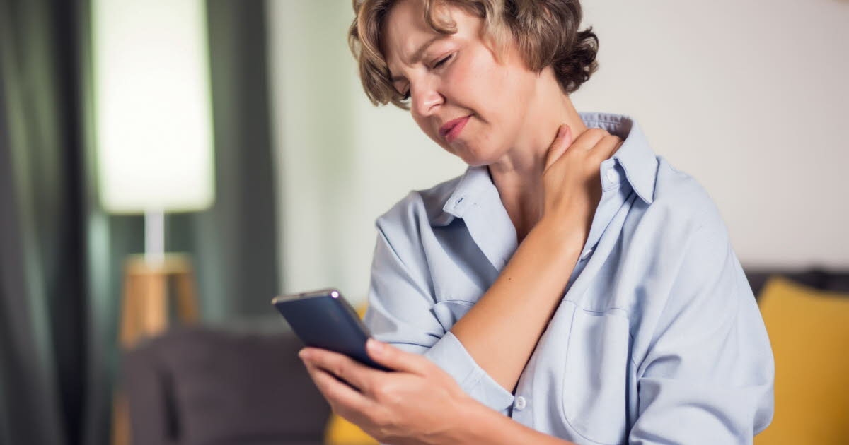 Salute. Quali sono i pericoli del dolore al collo causato dall'invio di SMS?