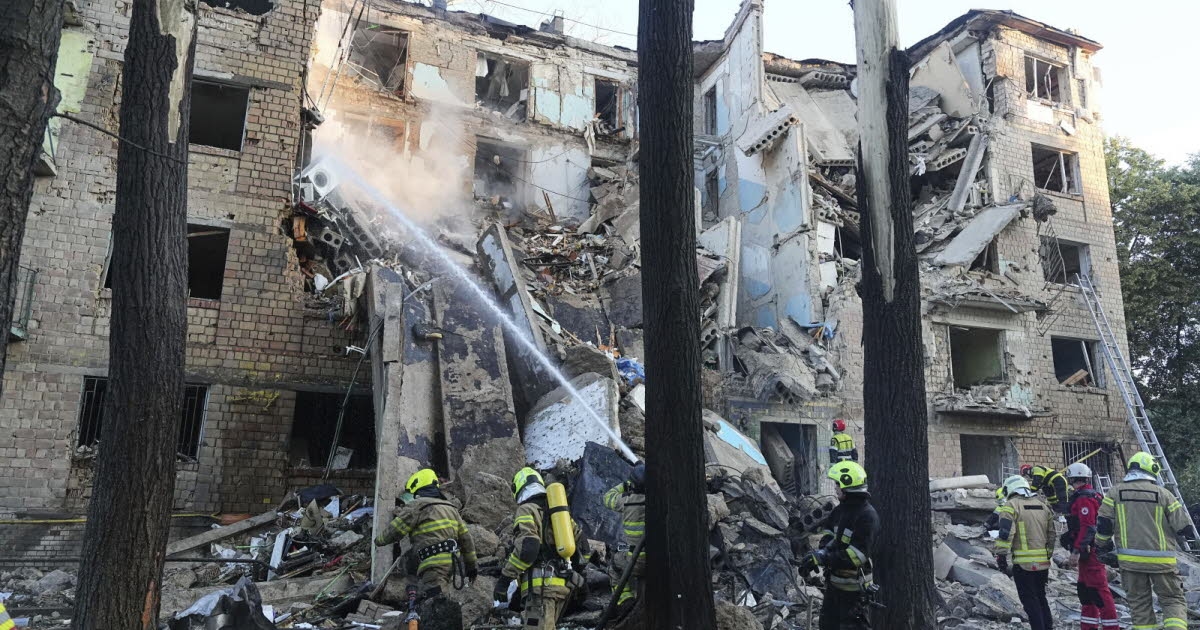 Guerra in Ucraina: Kiev presa di mira da un "bombardamento massiccio" che causa almeno cinque morti
