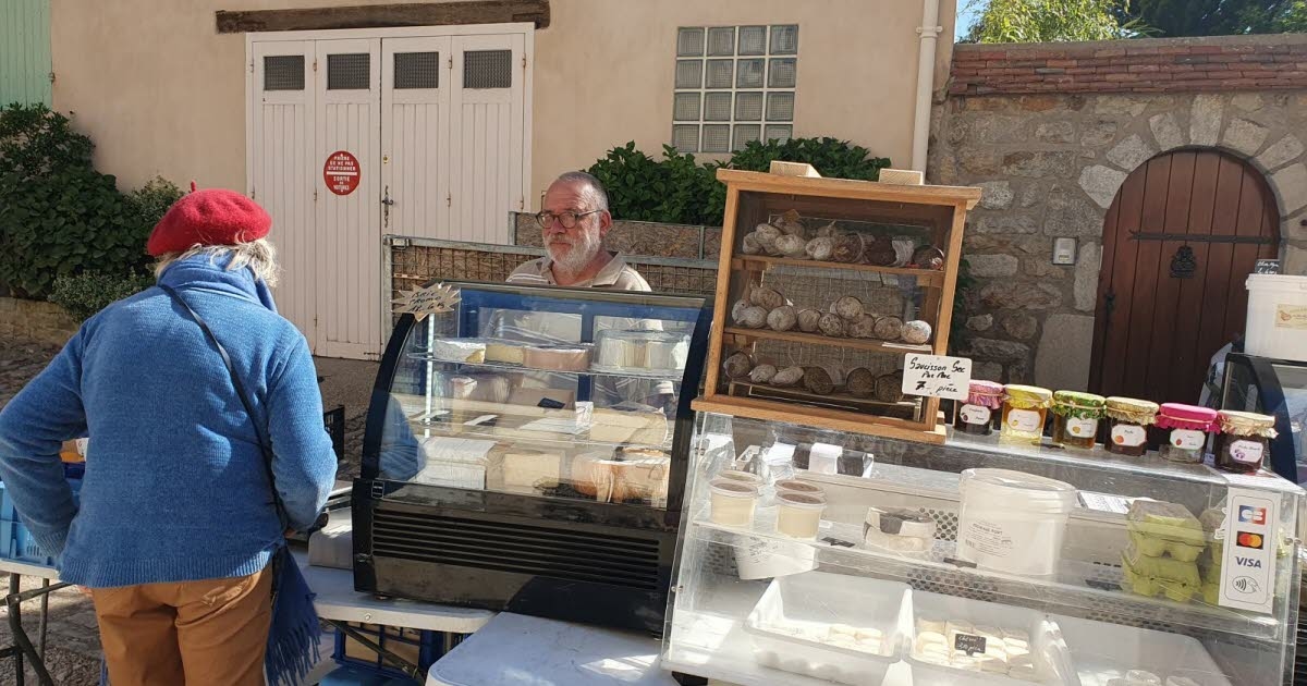 Mont-Saint-Vincent. Der Markt ist zurück, wie die Früchte sonniger Tage