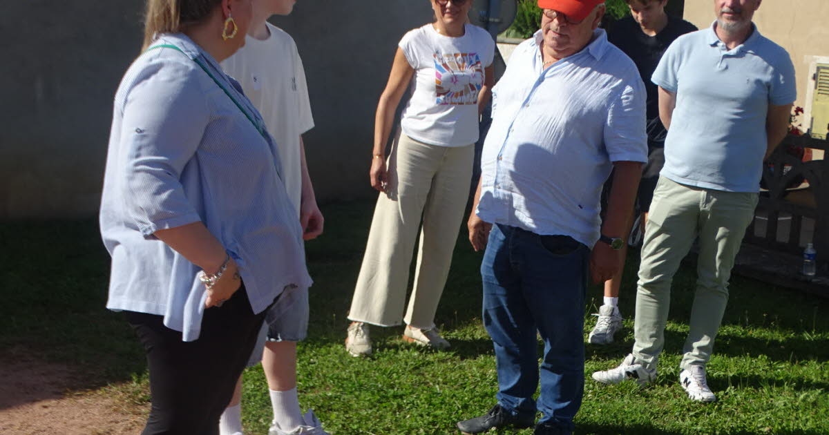 Varennes-lès-Mâcon. The village festival brought the residents together
