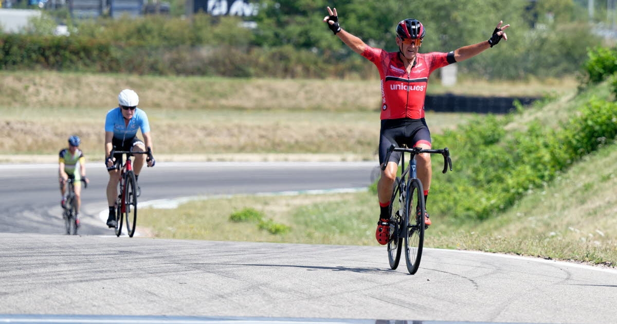 Torcy. Bicycles on a car-motorcycle track: a first at the Vaison circuit
