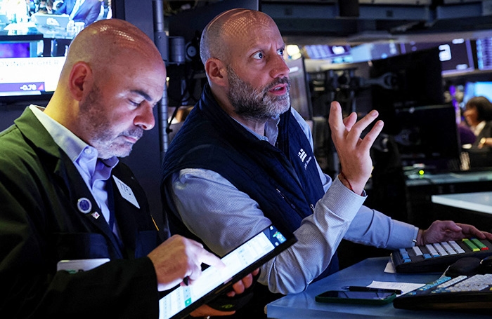 Stock Markets End Day Higher, Dollar Loses Ground. Financial Market Review for June 23