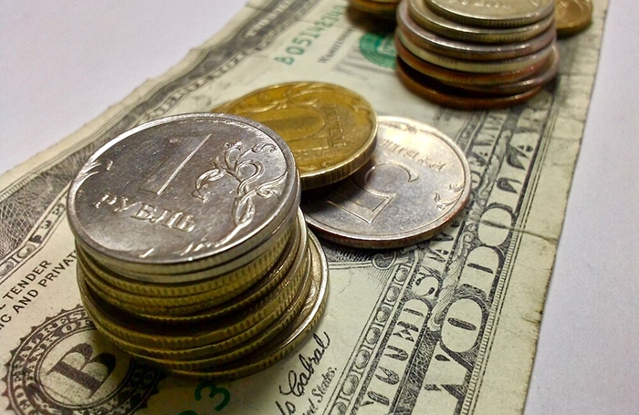 Рубль вновь укрепляется, за доллар на межбанке дают менее 79 рублей
