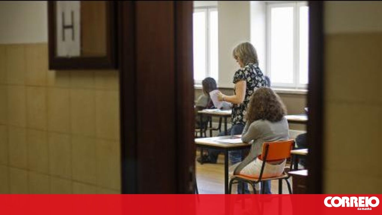 <![CDATA[ Médias baixam na 2.ª fase de exames ]]>