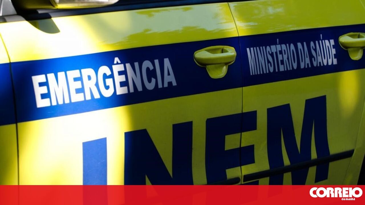 <![CDATA[ Condutor ferido em capotamento após despiste ]]>