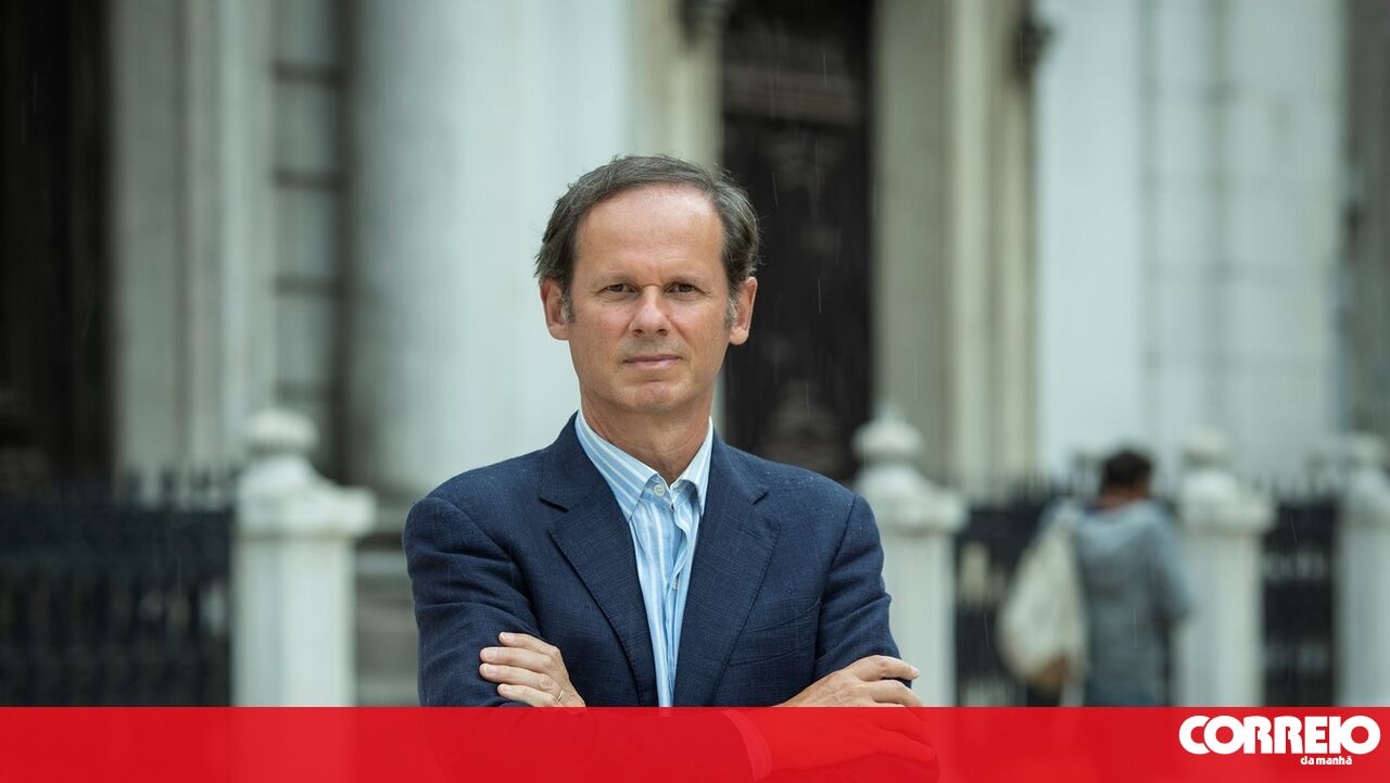 <![CDATA[ José Rodrigues dos Santos afastado da noite eleitoral ]]>