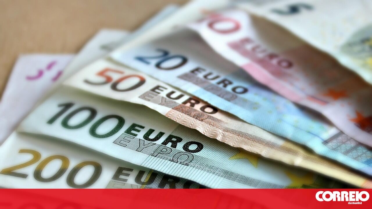 <![CDATA[ Juros dos depósitos caem abaixo de 1,5% ]]>