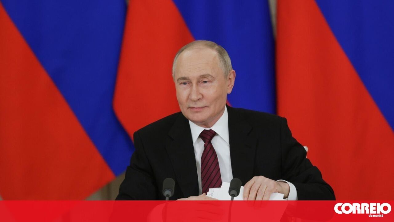 <![CDATA[ Putin rejeita "ultimato" para cessar-fogo e não garante presença nas negociações de Istambul ]]>