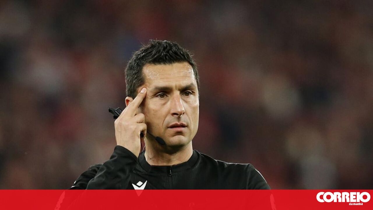 <![CDATA[ Benfica exige suspensão imediata de Tiago Martins e assistentes ]]>