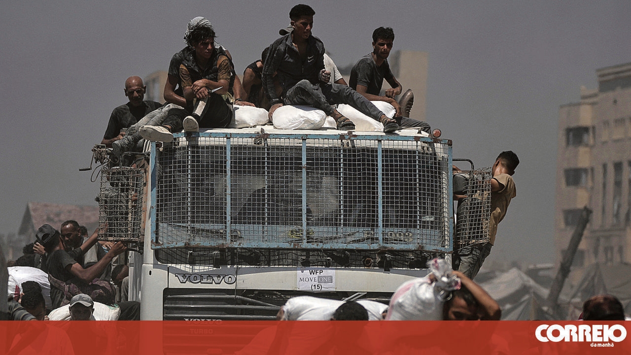 <![CDATA[ Capotamento de camião com ajuda humanitária mata vinte pessoas na Faixa de Gaza ]]>