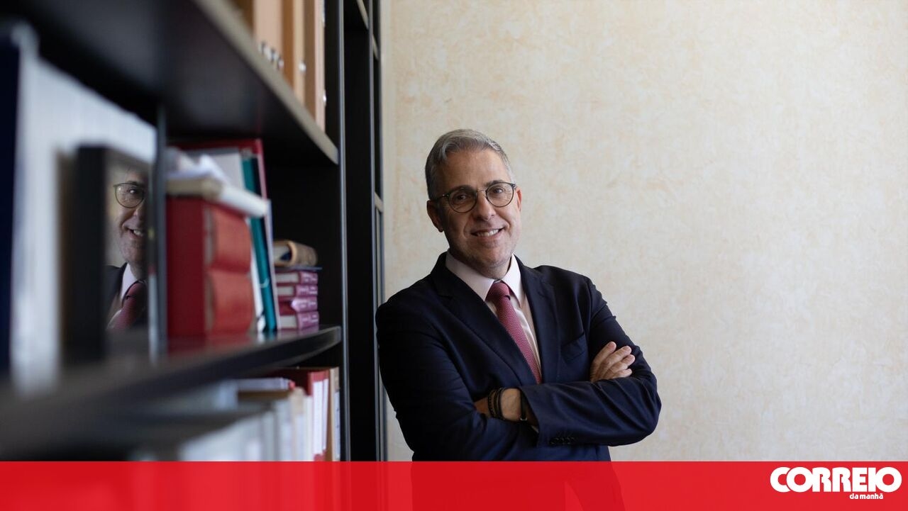 <![CDATA[ “A advocacia não pode ser o caixote do lixo das profissões”: Bastonário da Ordem dos Advogados em entrevista ao CM ]]>