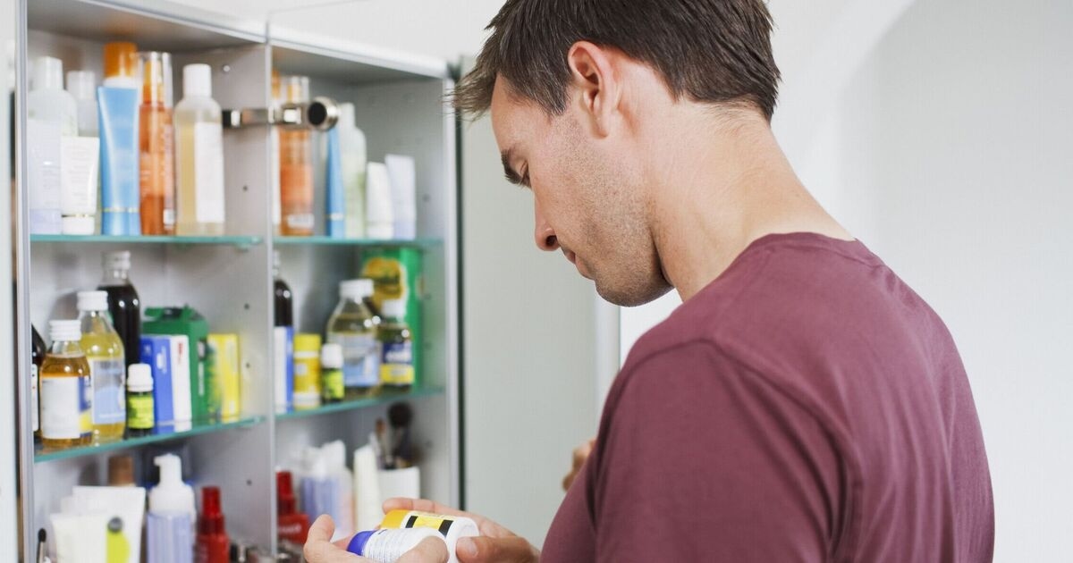 Avviso a chiunque conservi i farmaci nell'armadietto del bagno