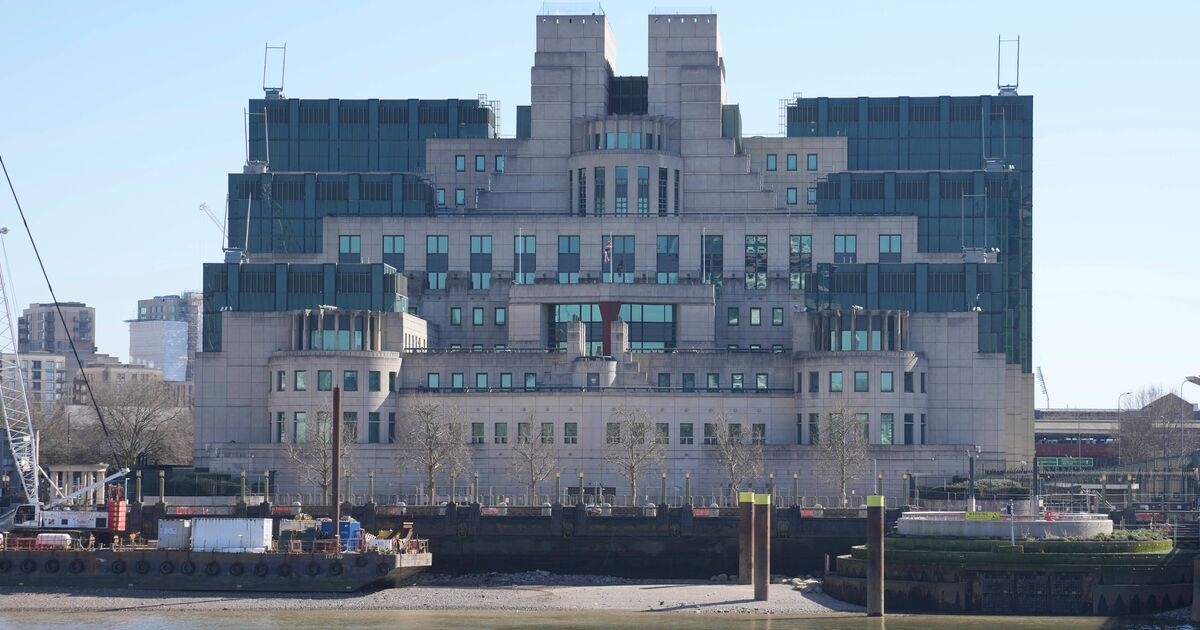 L'agenzia di spionaggio britannica MI6 ha ottenuto il suo primo capo donna contro la rivale soprannominata "Barbara di Pechino"