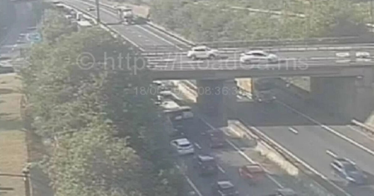 A1M traffic LIVE: Chaos as major UK motorway closed after horror crash