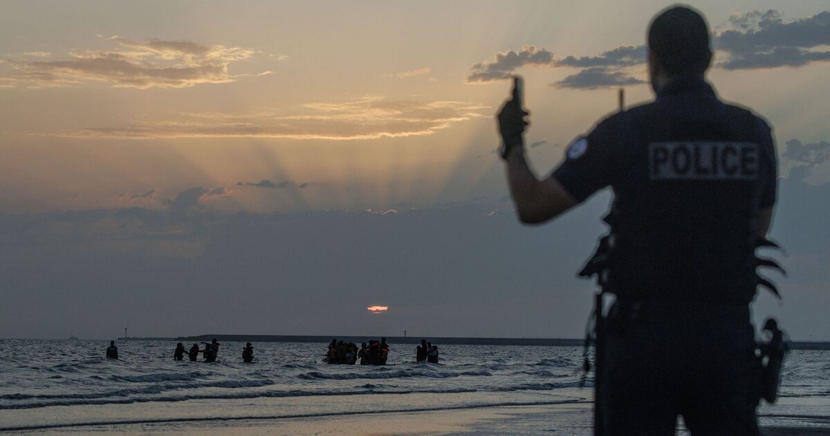 Prognoza ostrzega, że bez podjęcia działań liczba przepraw migrantów przez kanał La Manche prawdopodobnie PODWOJI się w 2025 r.