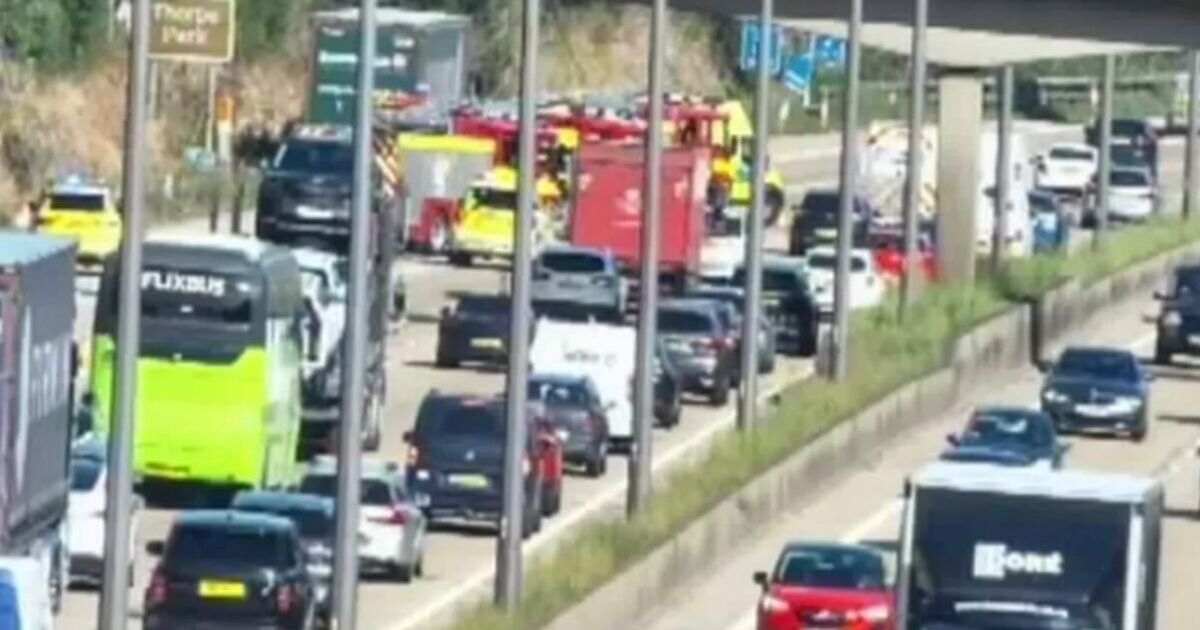 Tráfico M25 EN DIRECTO: Una importante autopista está cerrada tras un gran accidente que provoca 11 kilómetros de caos