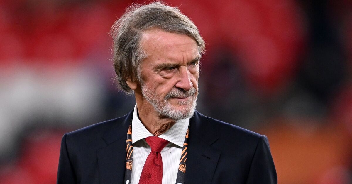 Las redadas fiscales al sector laboral obligan a la empresa del magnate del Manchester United, valorada en 17.000 millones de libras, a "dejar de invertir en Gran Bretaña"
