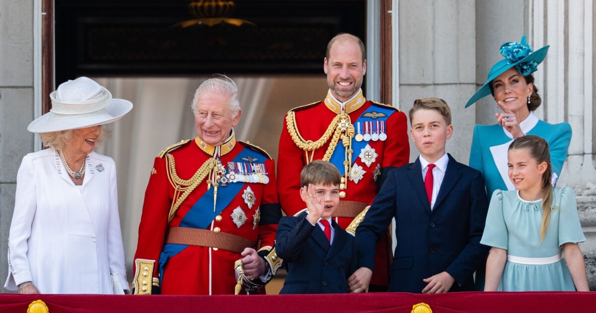 Il messaggio di quattro parole della principessa Kate al principe Louis mentre appare irrequieto sul balcone