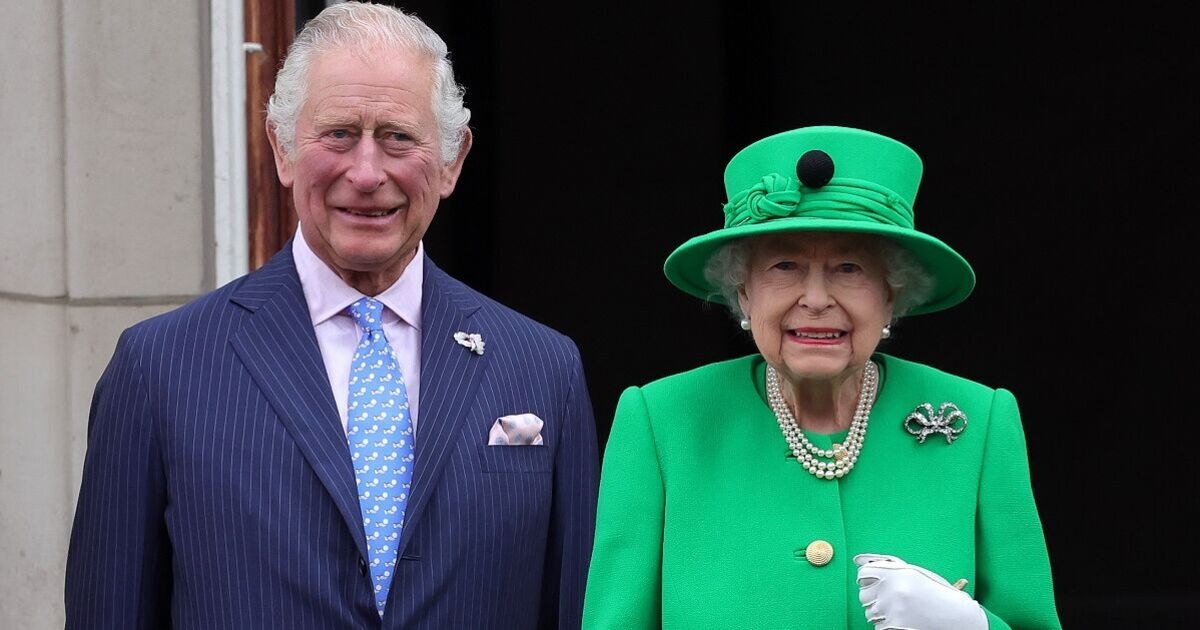 La reina Isabel, "devastada" por la relación del rey Carlos con miembros clave de la realeza