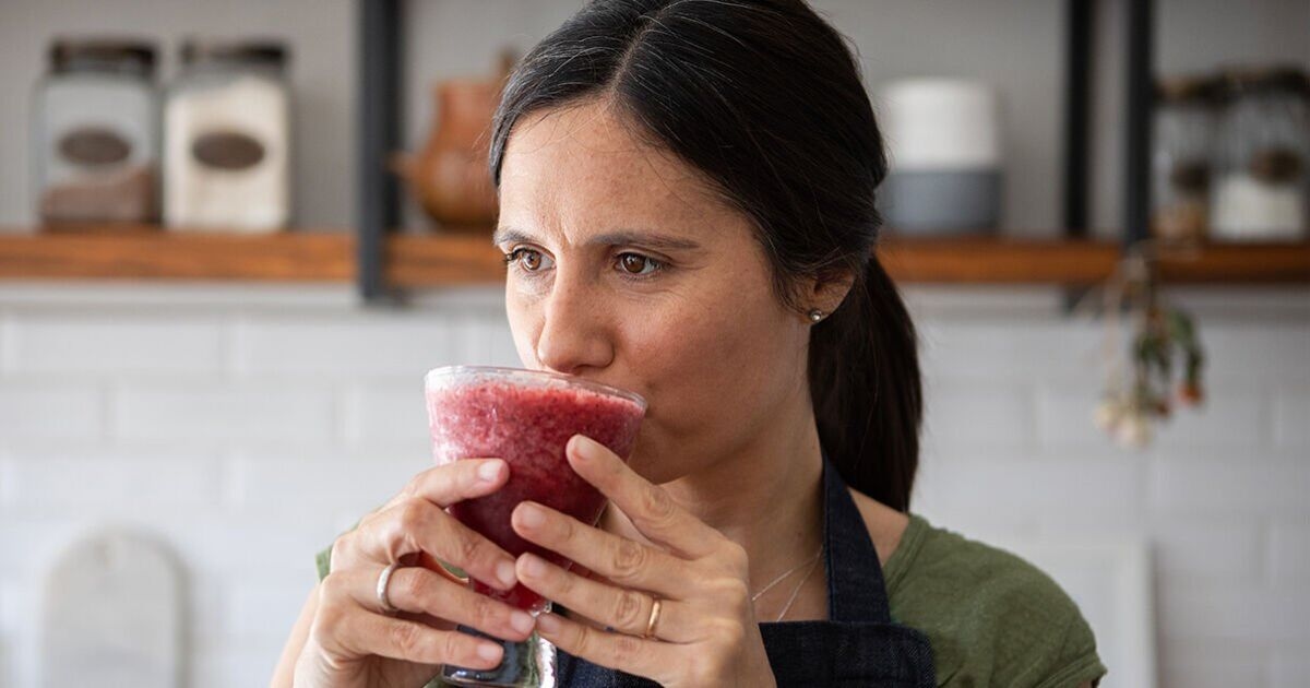 Slash cholesterol and balance blood sugar with this red juice you can make at home