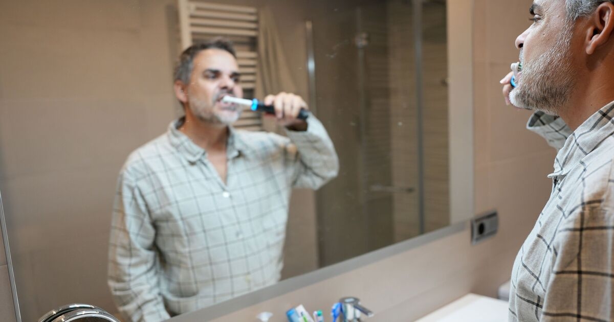 Un dentiste dit qu'il y a un meilleur moment pour se brosser les dents - et ce n'est pas la première chose à faire
