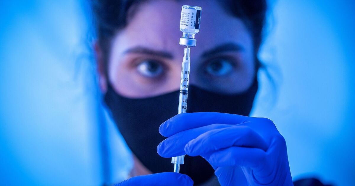 La vacuna de Pfizer contra la COVID-19 está vinculada a importantes daños oculares y pérdida de visión, según un hallazgo sorprendente de los científicos.