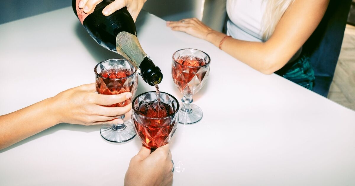 Dementia expert pinpoints exact age people should stop drinking to protect brain