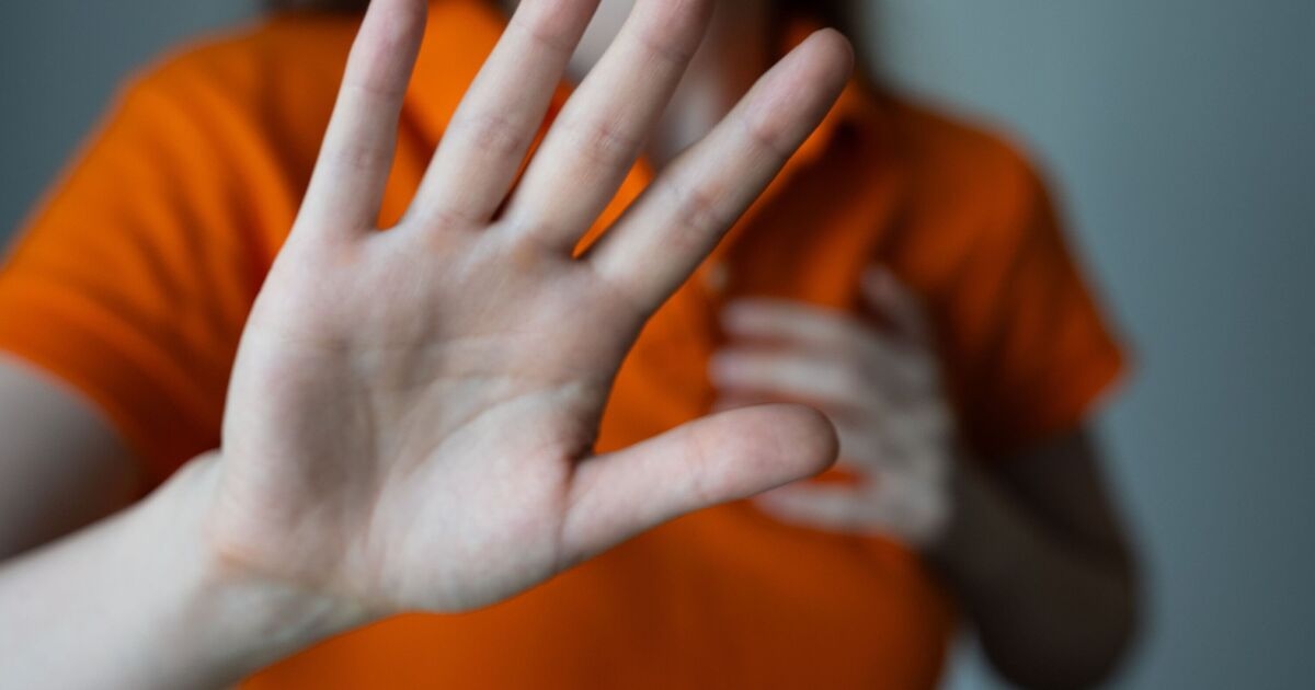Nurse's simple hand movement that may lower Alzheimer's risk and boost memory