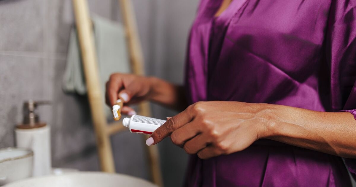 Dentist explains the difference between brushing your teeth before or after breakfast