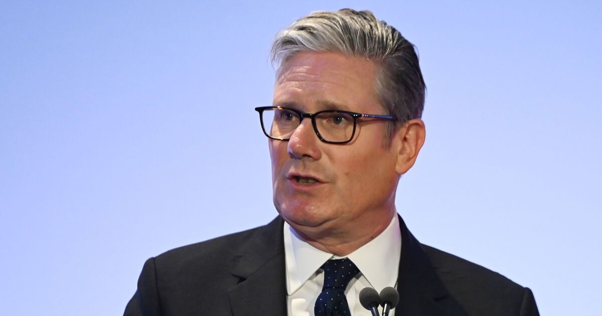 Polityka NA ŻYWO: Keir Starmer rozdarty na strzępy za „upokarzający zwrot” po rebelii Partii Pracy