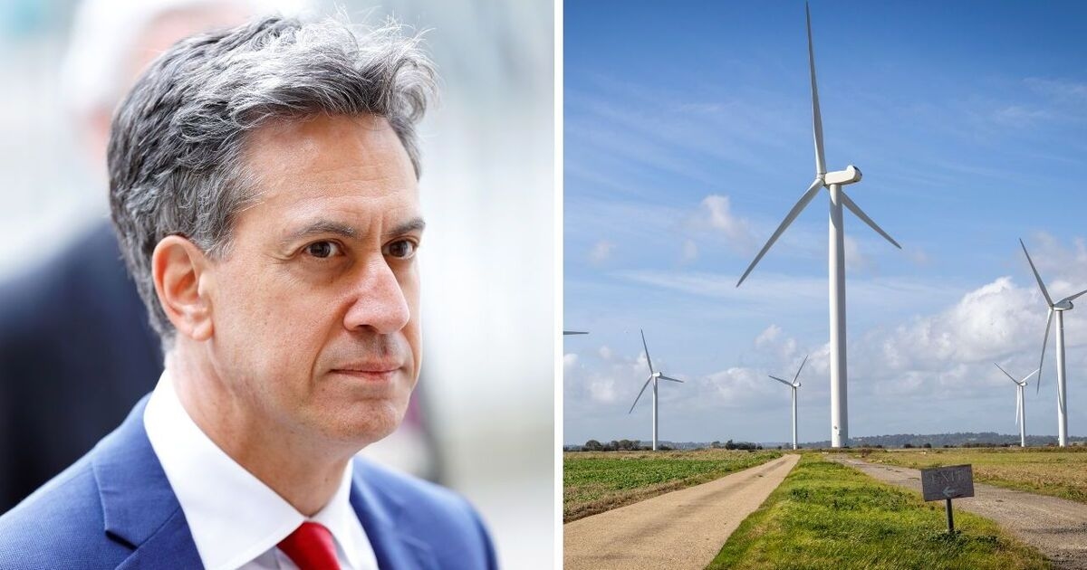 Ed Miliband ahora quiere que los británicos coloquen turbinas eólicas en sus jardines