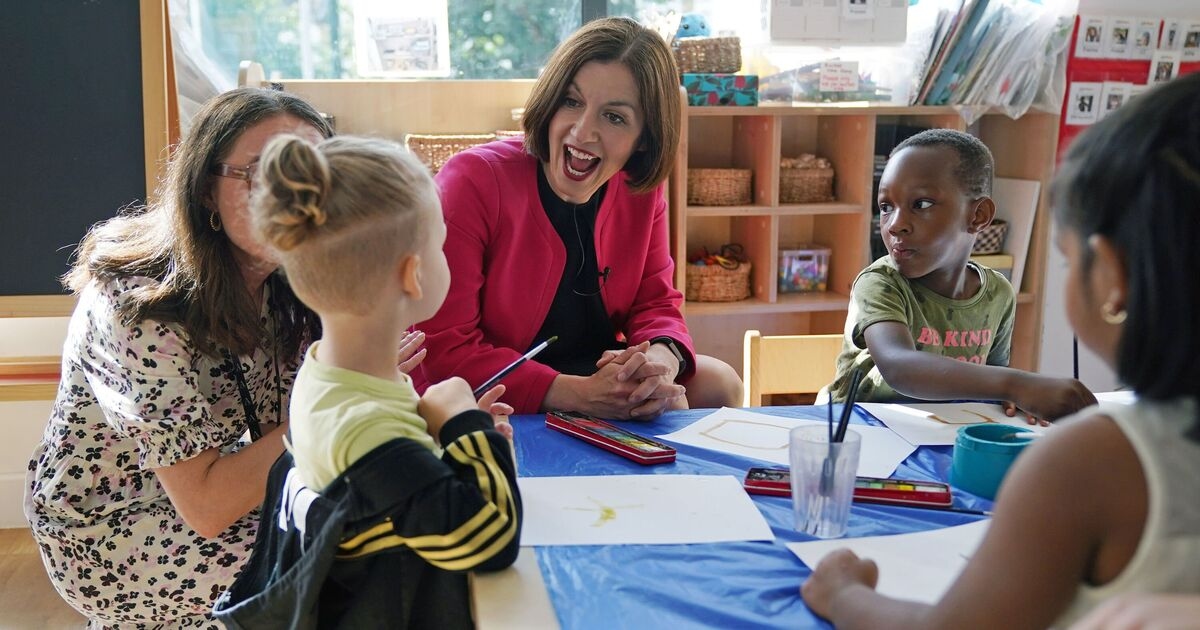 Hilfe für Eltern, die in Ihre Nachbarschaft kommen, um den „Schandfleck der Kinderarmut“ zu bekämpfen