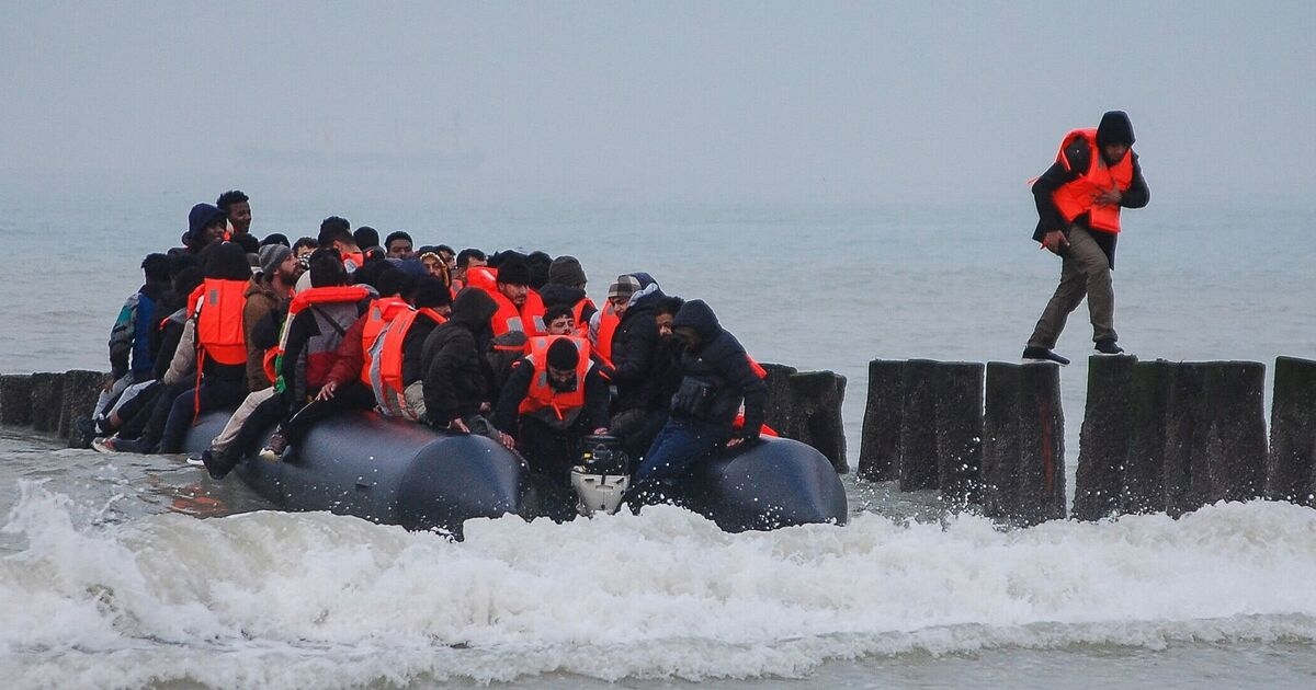 Les gangs de petits bateaux se moquent du Royaume-Uni alors que David Lammy annonce des mesures de répression