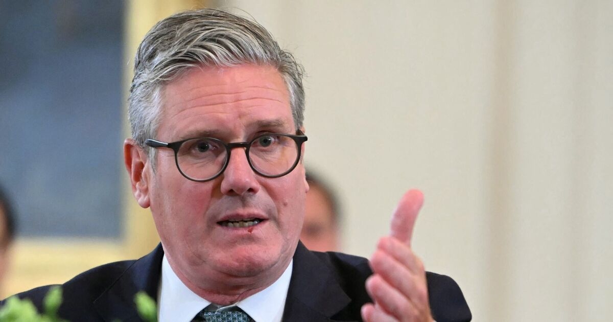 Keir Starmer'a AİHM'nin askıya alınması ve binlerce göçmenin sınır dışı edilmesi çağrısı yapıldı