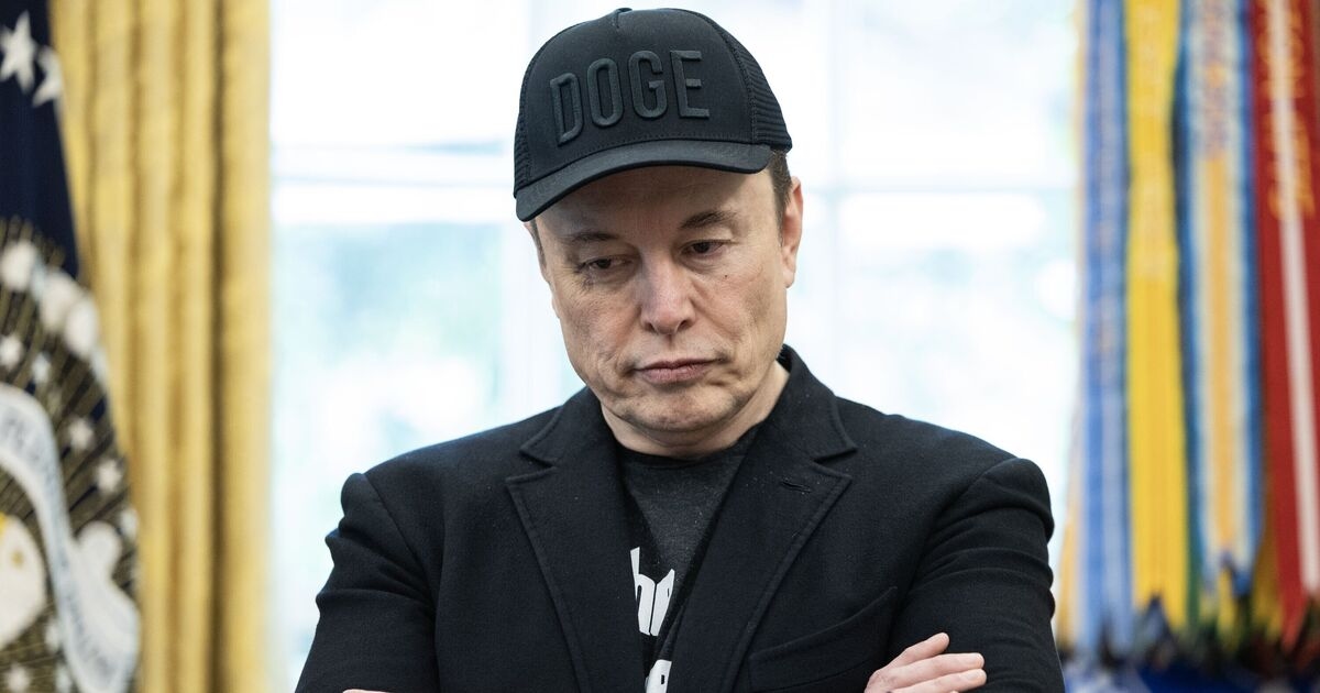 Elon Musk ha chiesto di tornare alla Casa Bianca dopo la fine del suo incarico, ma è stato respinto, afferma un insider.