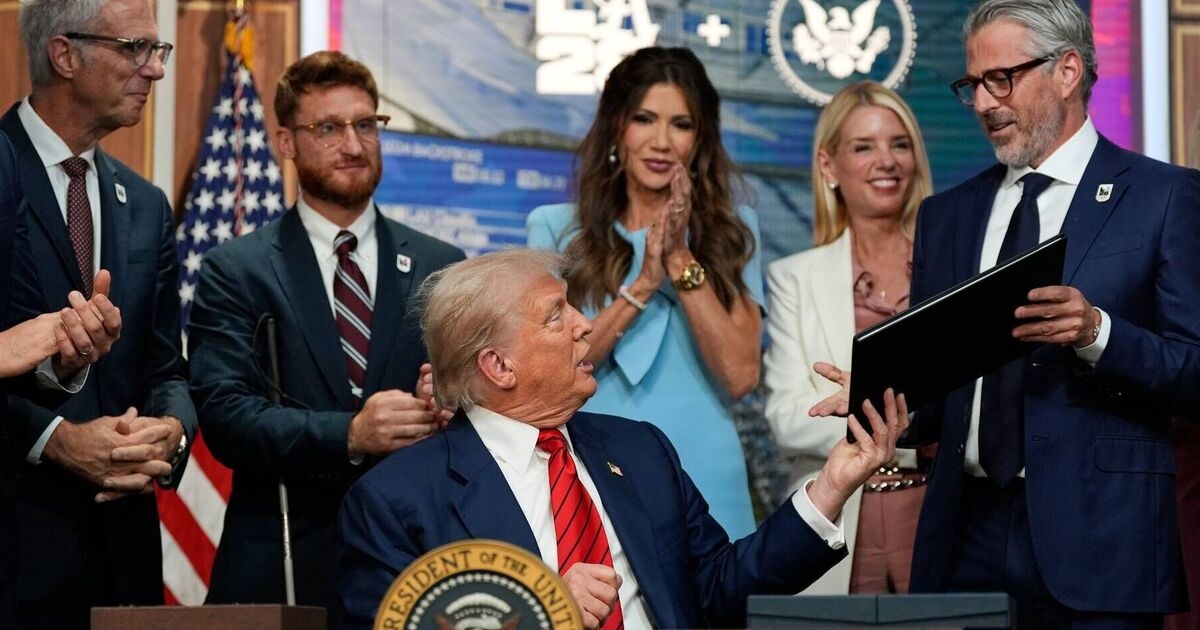 Trumps Nichte greift ihn an und zählt vier Anzeichen seines geistigen Verfalls auf: „Er ist völlig am Ende“