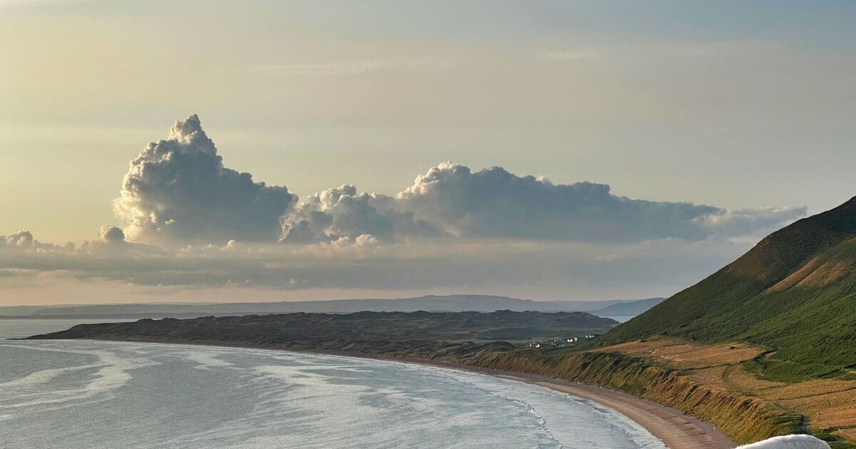 'Unforgettable' beach named number 1 in UK has dramatic views and sandy shores