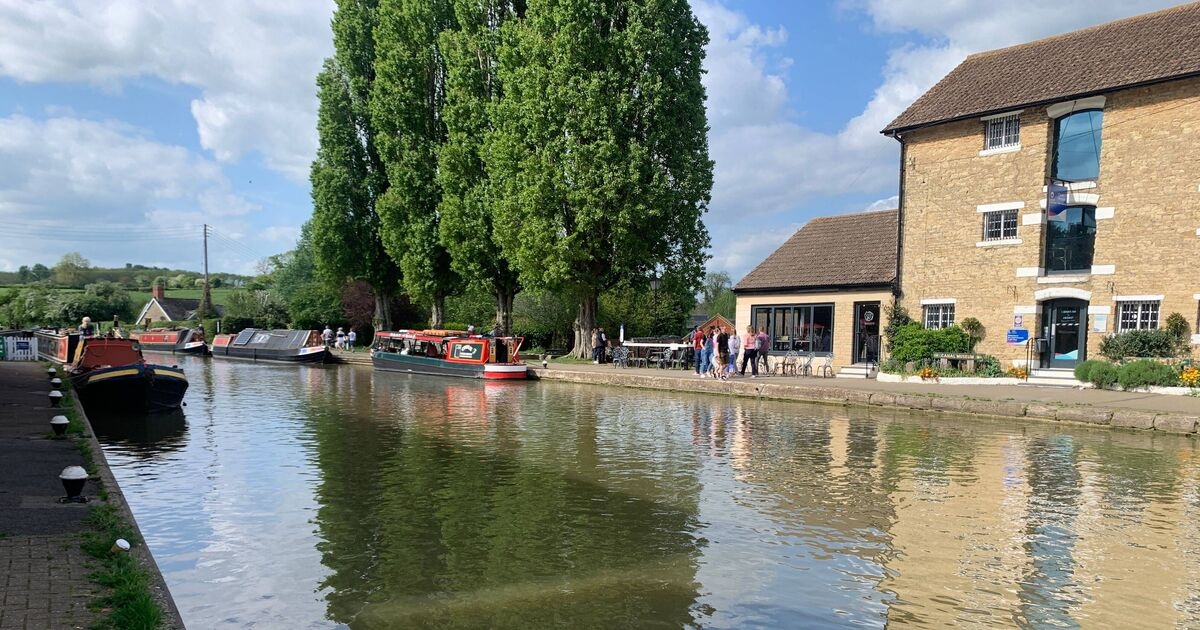 I visited quiet canal side UK village with population of just 400