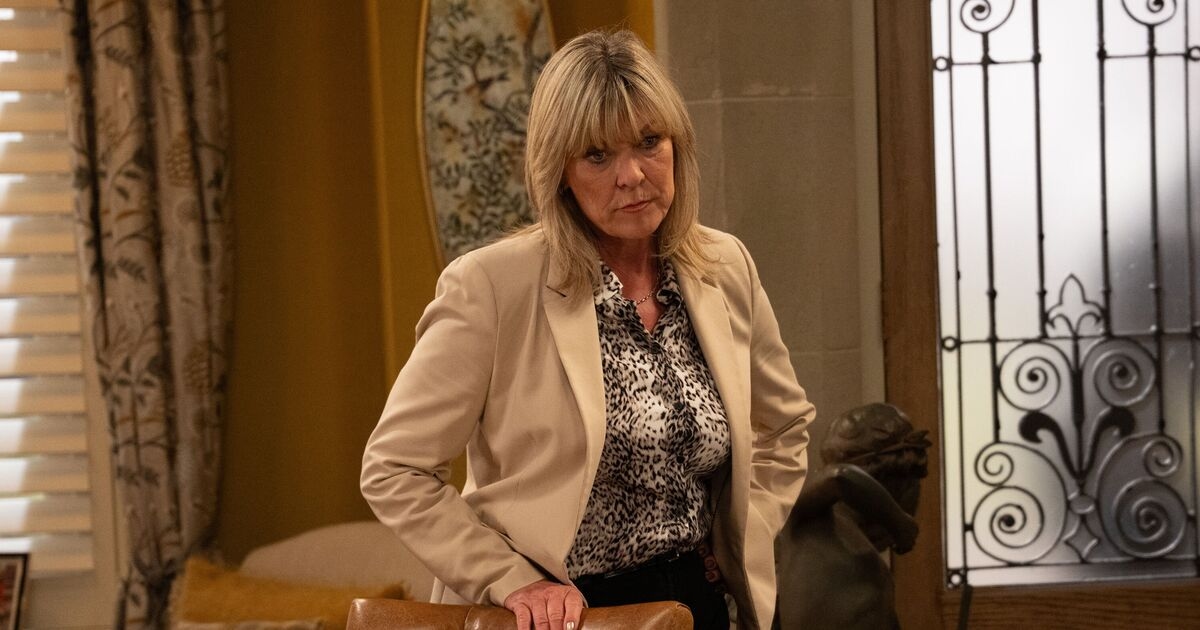 Emmerdale's Kim Tate leaves village as Moira Barton's left with impossible decison