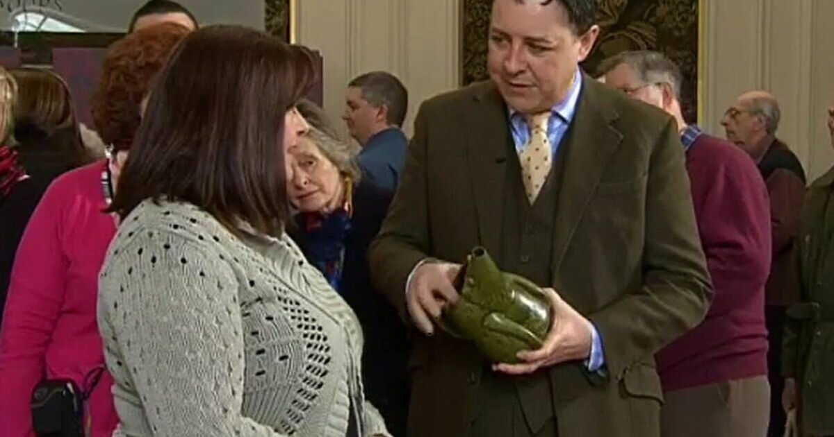 Antiques Roadshow uzmanı, konuklarına gerçek değerini paylaşırken 'çirkin' sürahiyi kullanmayı bırakmaları konusunda uyarıda bulundu