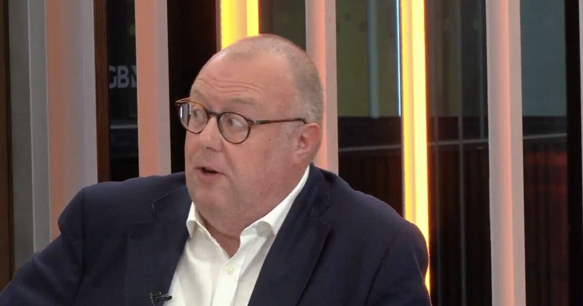 El informe sobre migrantes de GB News genera furiosas reacciones: "Una locura total"