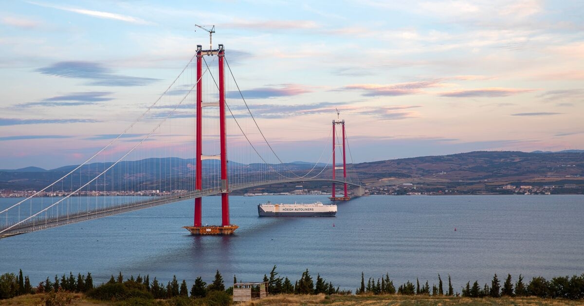 World's longest suspension bridge cost billions to build and spans over 2,000 metres