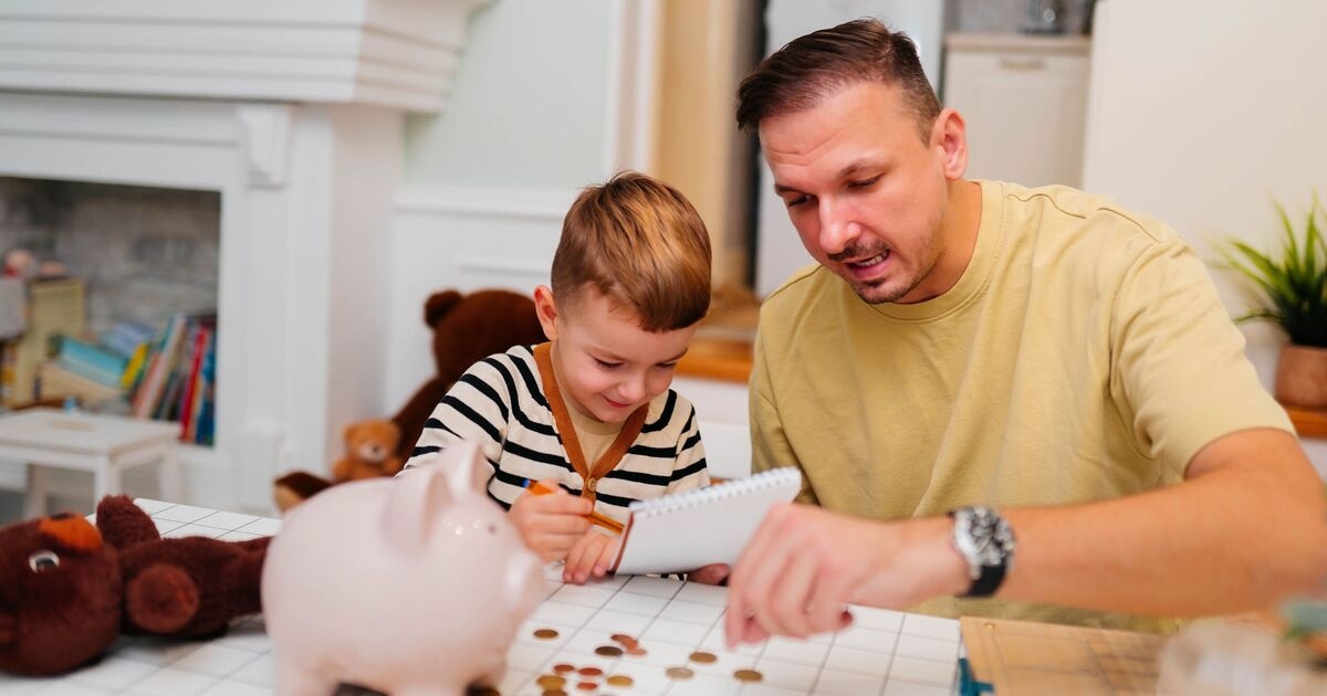 Come un padre di quattro figli ha risparmiato 816 sterline cambiando fornitore di telefono, TV e banda larga