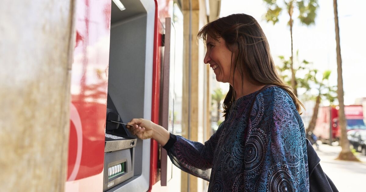 Two major UK banks offering customers up to £180 for switching