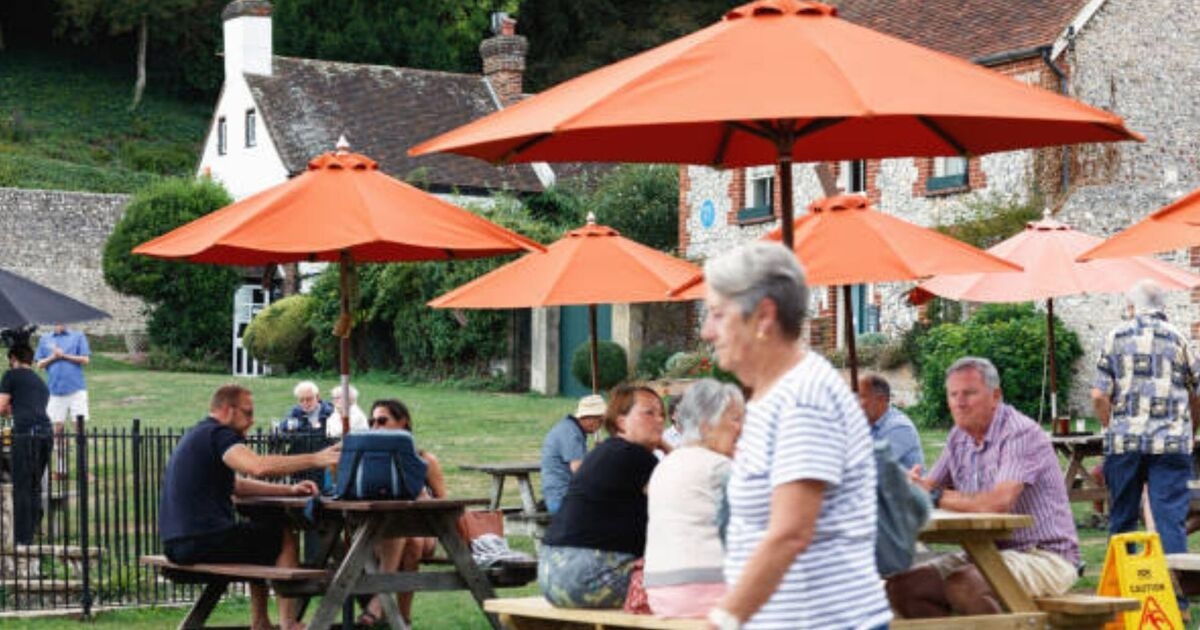 Les 10 meilleurs pubs en plein air du Royaume-Uni dévoilés : votre pub local figure-t-il sur la liste ?