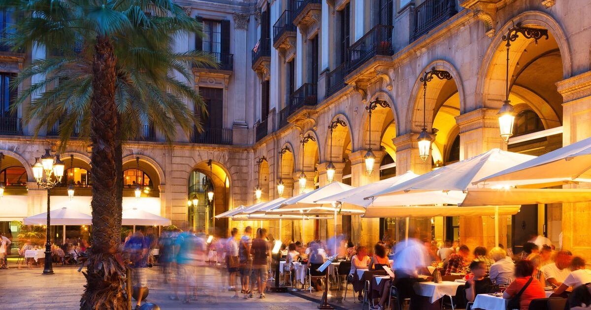 Avoid tourist trap restaurants with warning sign 'easy to spot from a mile away'